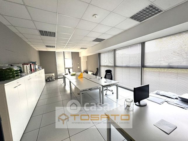 Ufficio in commerciale in 