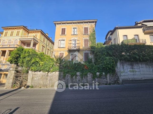 Villa in residenziale in Viale Giandomenico Romagnosi 15