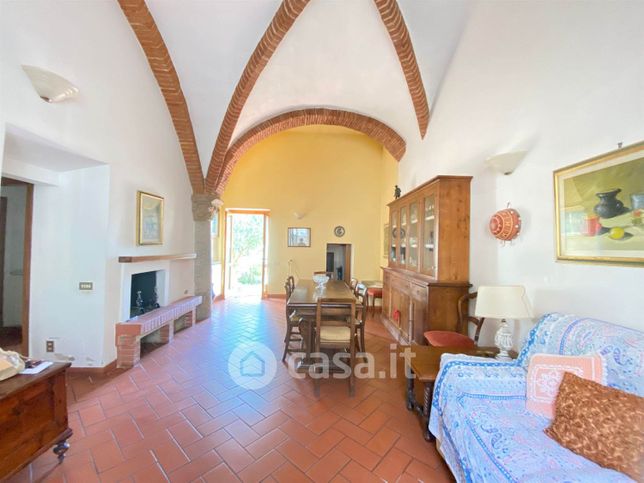 Casa indipendente in residenziale in 
