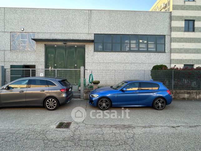 Capannone in commerciale in Via Aldo Cagliero 15