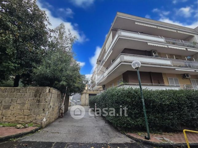 Box/posto auto in residenziale in Viale Colli Aminei 461