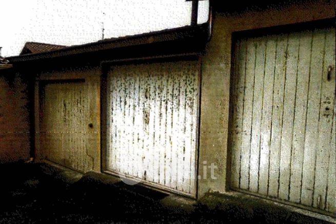 Box/posto auto in residenziale in Via Fratelli Vigorelli 35