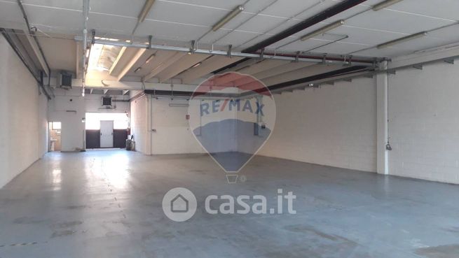 Capannone in commerciale in Viale Rimembranze 54