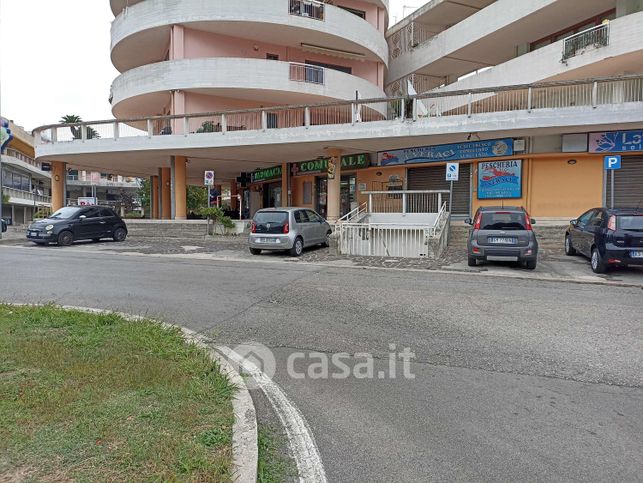 Negozio/locale commerciale in commerciale in Via Giovanni Verga 83