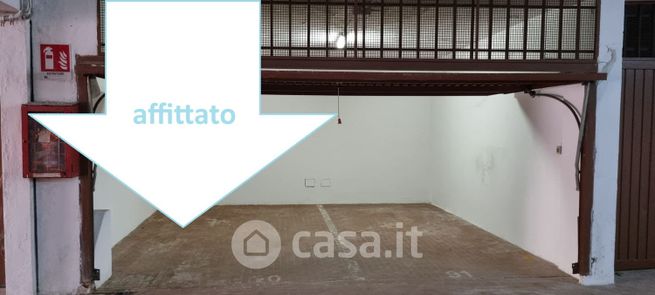 Box/posto auto in residenziale in Via della Marina 81