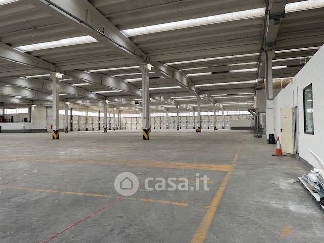 Capannone in commerciale in Via Caorsana