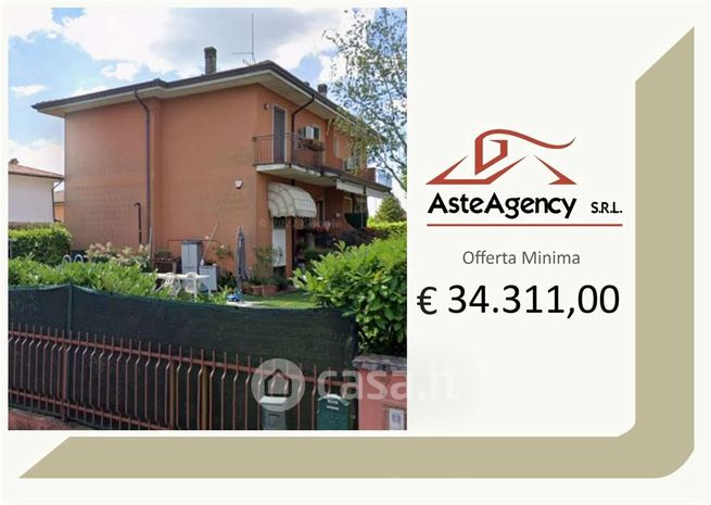 Casa bi/trifamiliare in residenziale in Via G. Ungaretti 7