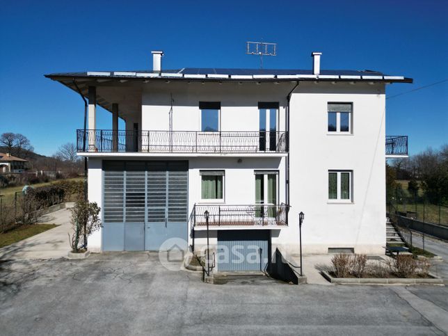 Casa bi/trifamiliare in residenziale in Via Monte Saben 23