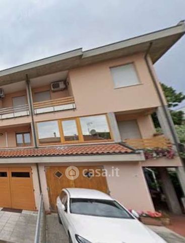 Casa bi/trifamiliare in residenziale in Via Pordoi