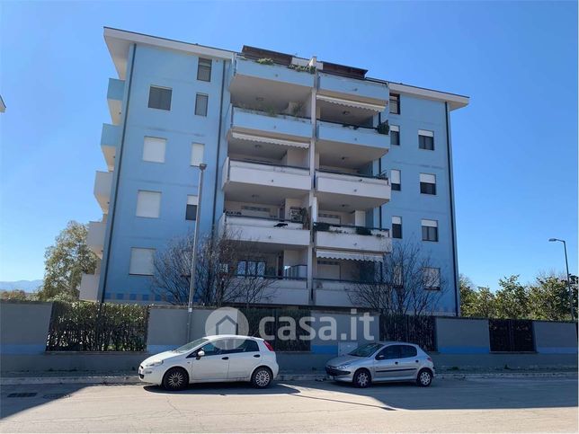 Appartamento in residenziale in Via Senna 39