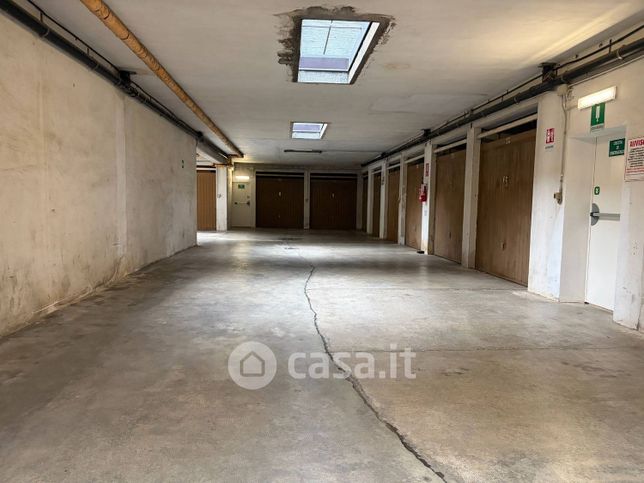 Box/posto auto in residenziale in Via Martiri della Libertà
