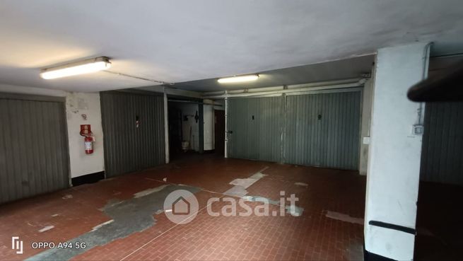 Box/posto auto in residenziale in Via Tortona