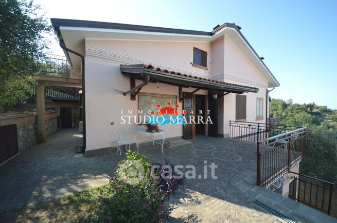 Villa in residenziale in Via Costa dei Landò