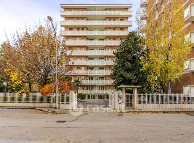 Box/posto auto in residenziale in Via Morandi 3