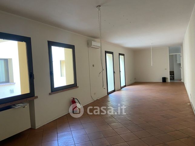 Ufficio in commerciale in Via Camillo Benso Conte di Cavour