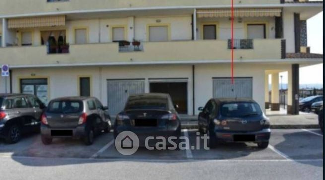 Capannone in commerciale in Via Gran Sasso