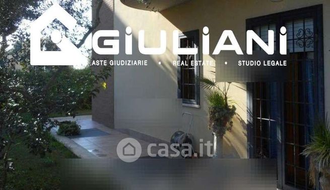 Appartamento in residenziale in Via Claudio Villa 2