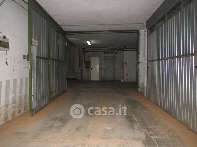 Box/posto auto in residenziale in Viale Piemonte 1