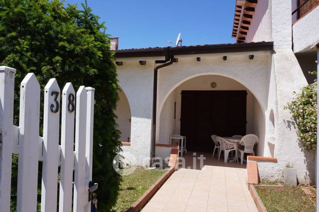 Casa bi/trifamiliare in residenziale in Lungomare Italia 91 A