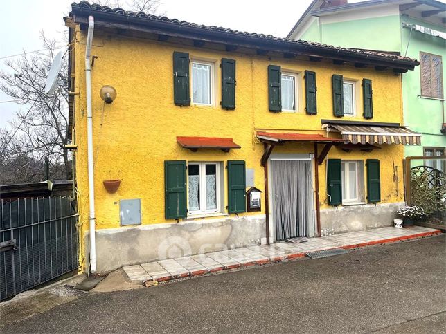 Casa bi/trifamiliare in residenziale in 