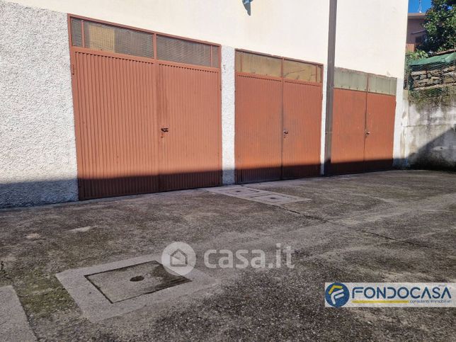 Garage/posto auto in residenziale in Via U. Foscolo 10