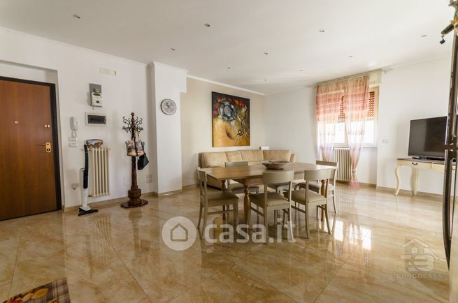 Appartamento in residenziale in Viale Beccarini 72