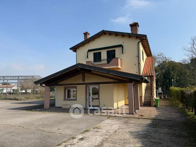 Capannone in commerciale in Via Eridania 9