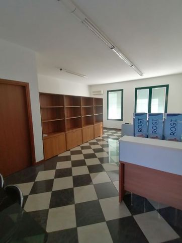 Ufficio in commerciale in Via G. Marconi
