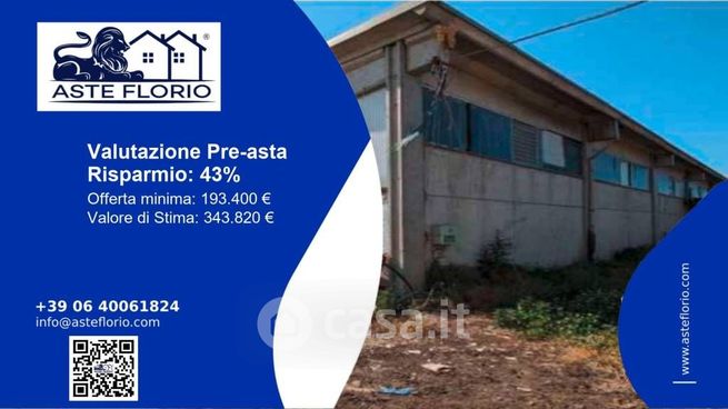 Capannone in commerciale in Strada per Carentino 21