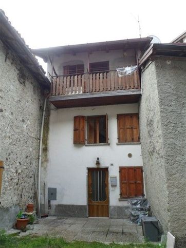 Casa indipendente in residenziale in Via Primiero 19