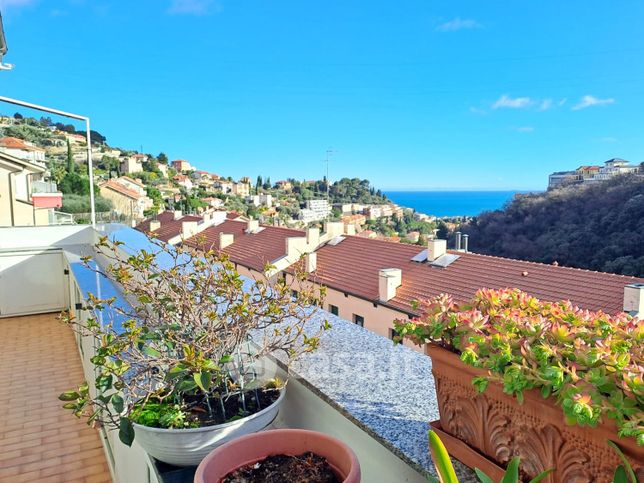Appartamento in residenziale in Via Loreto Alta