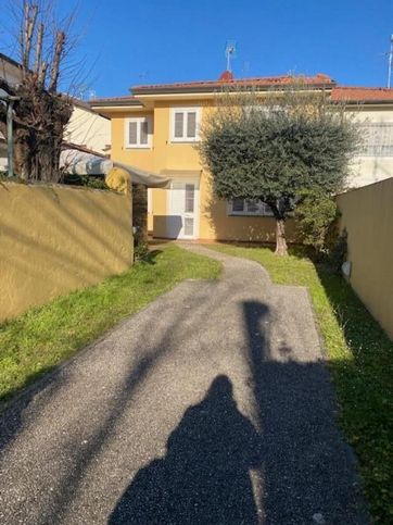 Villa in residenziale in Via Guglielmo Oberdan 1