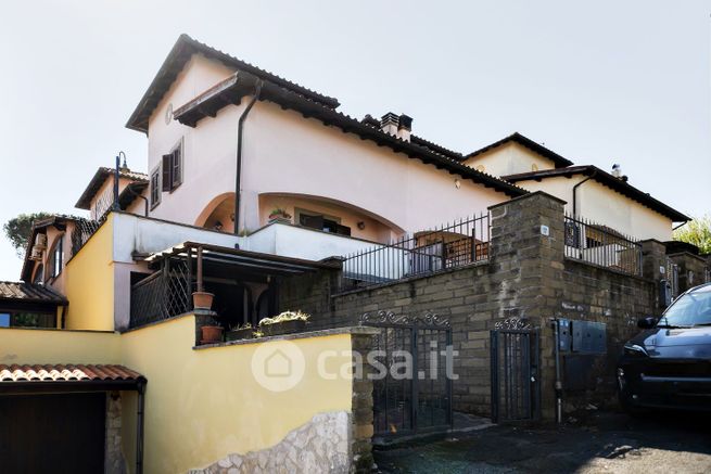 Villetta a schiera in residenziale in Via Giovanni Pascoli