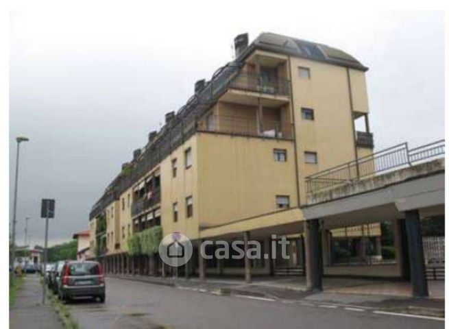 Garage/posto auto in residenziale in Via Vizzolone di Sopra 3