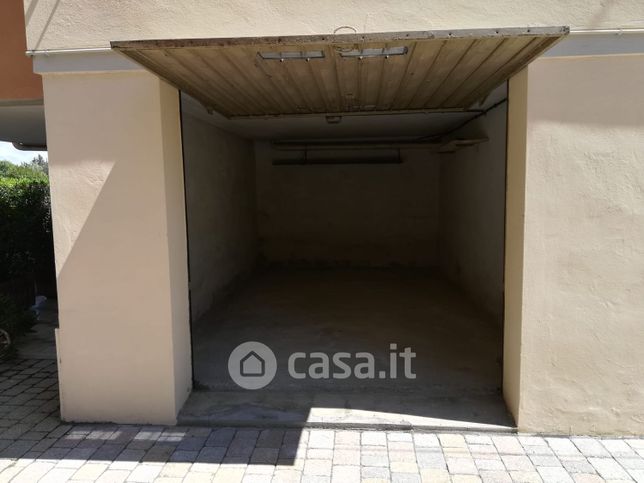 Garage/posto auto in residenziale in Via di Pratale