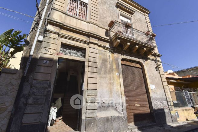 Casa indipendente in residenziale in Via Raciti 8