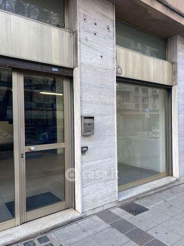 Ufficio in commerciale in 