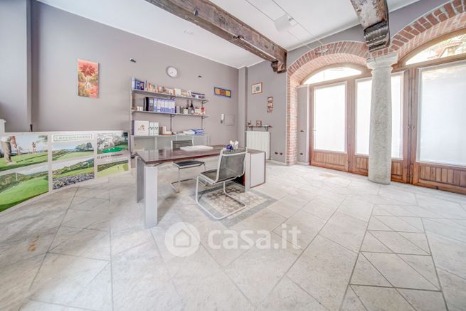 Ufficio in commerciale in Via Prevosto Felice Piana
