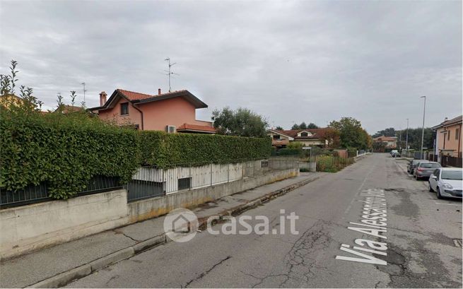 Box/posto auto in residenziale in Via Alessandro Volta 42