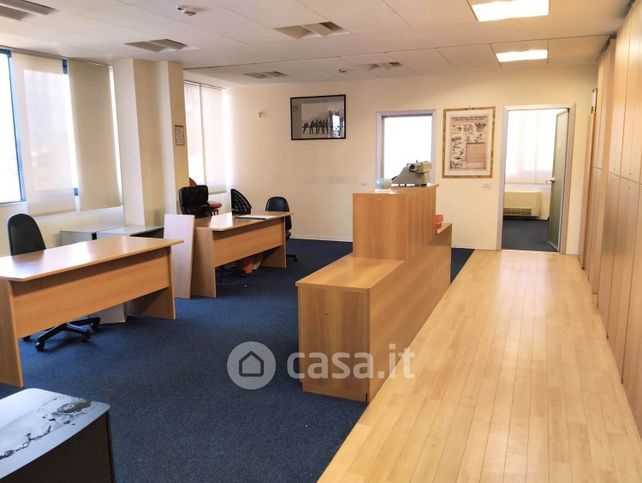 Capannone in commerciale in 