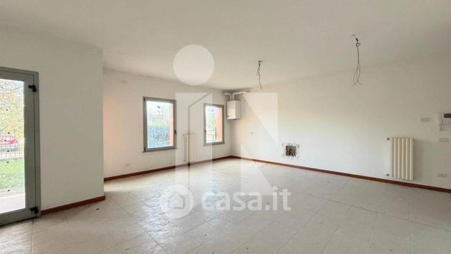 Ufficio in commerciale in 