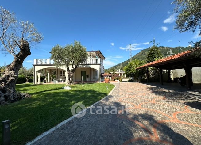 Villa in residenziale in Viale XX Settembre 129