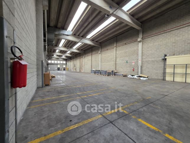 Capannone in commerciale in Via Pescarito 110