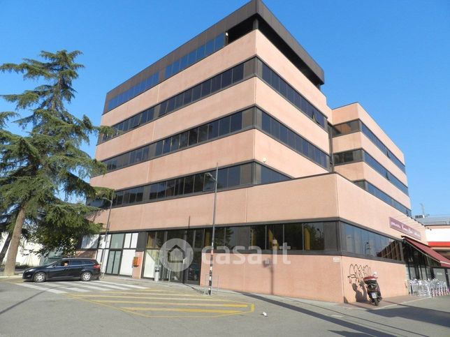 Ufficio in commerciale in Via dell'Arcoveggio 74
