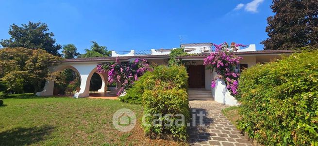 Villa in residenziale in Via degli Ulivi