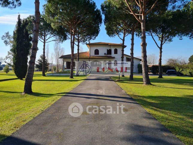 Villa in residenziale in 