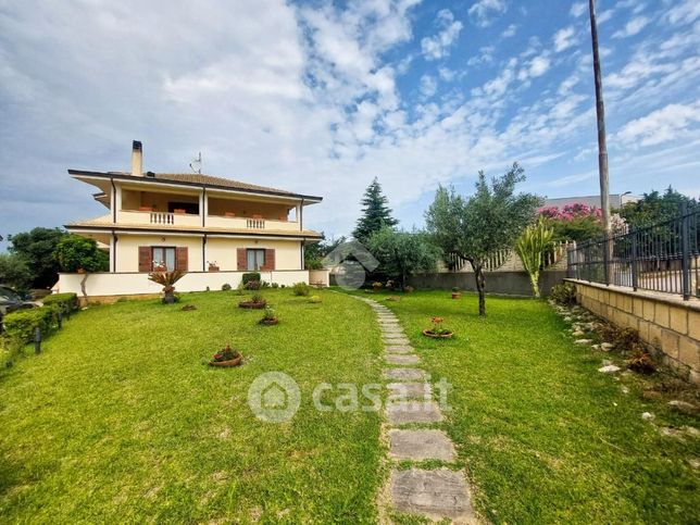 Villa in residenziale in Via Aldo Moro 29