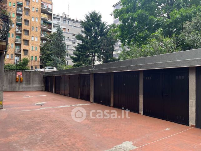 Box/posto auto in residenziale in Via Pompeo Neri 5