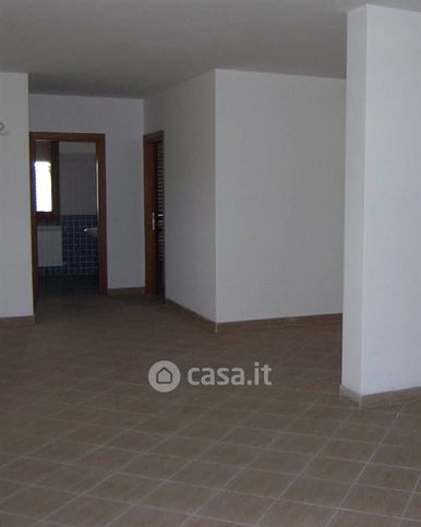 Ufficio in commerciale in 
