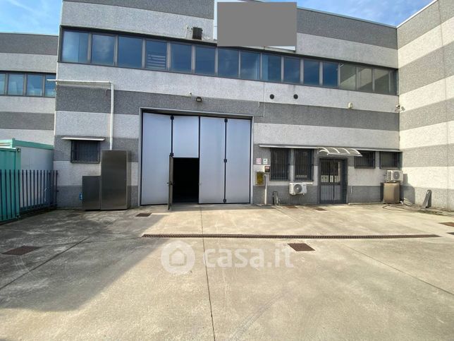 Capannone in commerciale in Viale della Repubblica